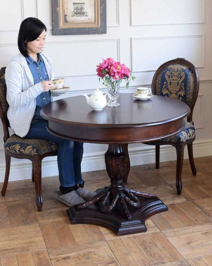 アンティーク家具屋が選んだ、アンティーク風のラウンドテーブル(y-280