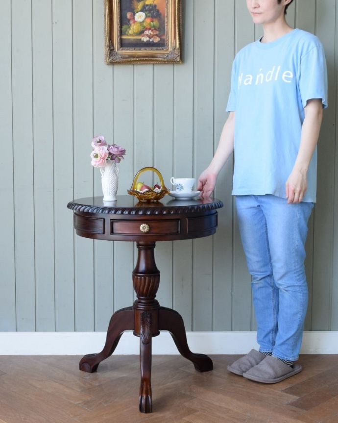 アンティーク風のサイドテーブル、引き出しが付いたドラムテーブル(y