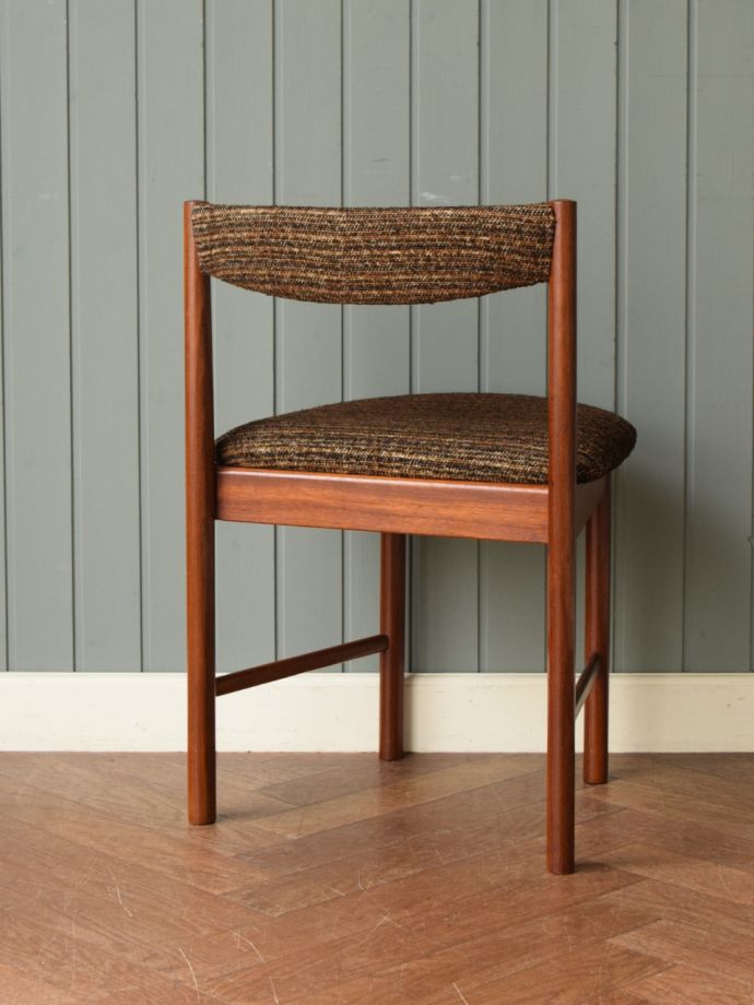 ミッドセンチュリーのおしゃれなダイニングチェア、ネイサン社の