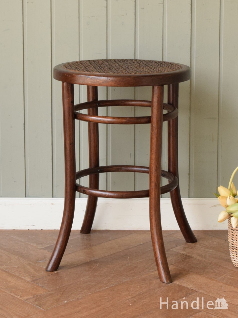 アンティークのベントウッドチェア、編み座がおしゃれなめずらしい