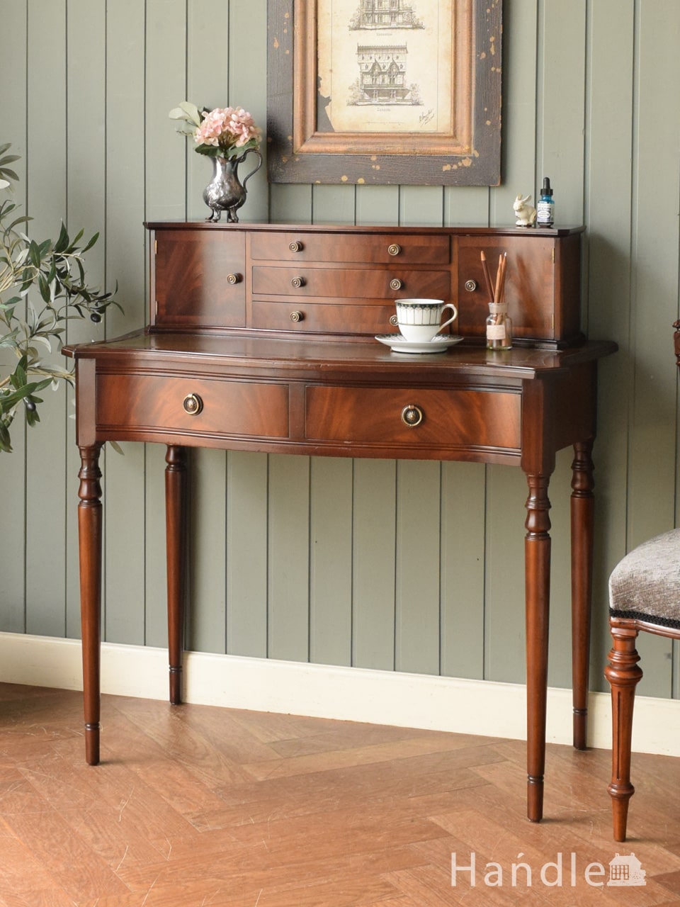 アンティークの書斎机、イギリスから届いた美しいマホガニー材のデスク