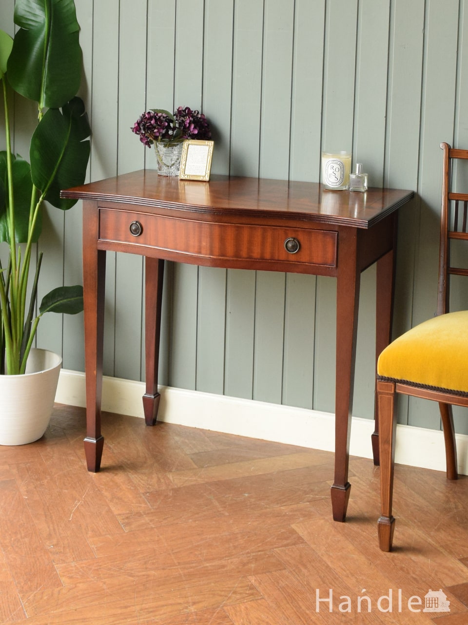 イギリスから届いたアンティークのコンソールテーブル、マホガニー材の