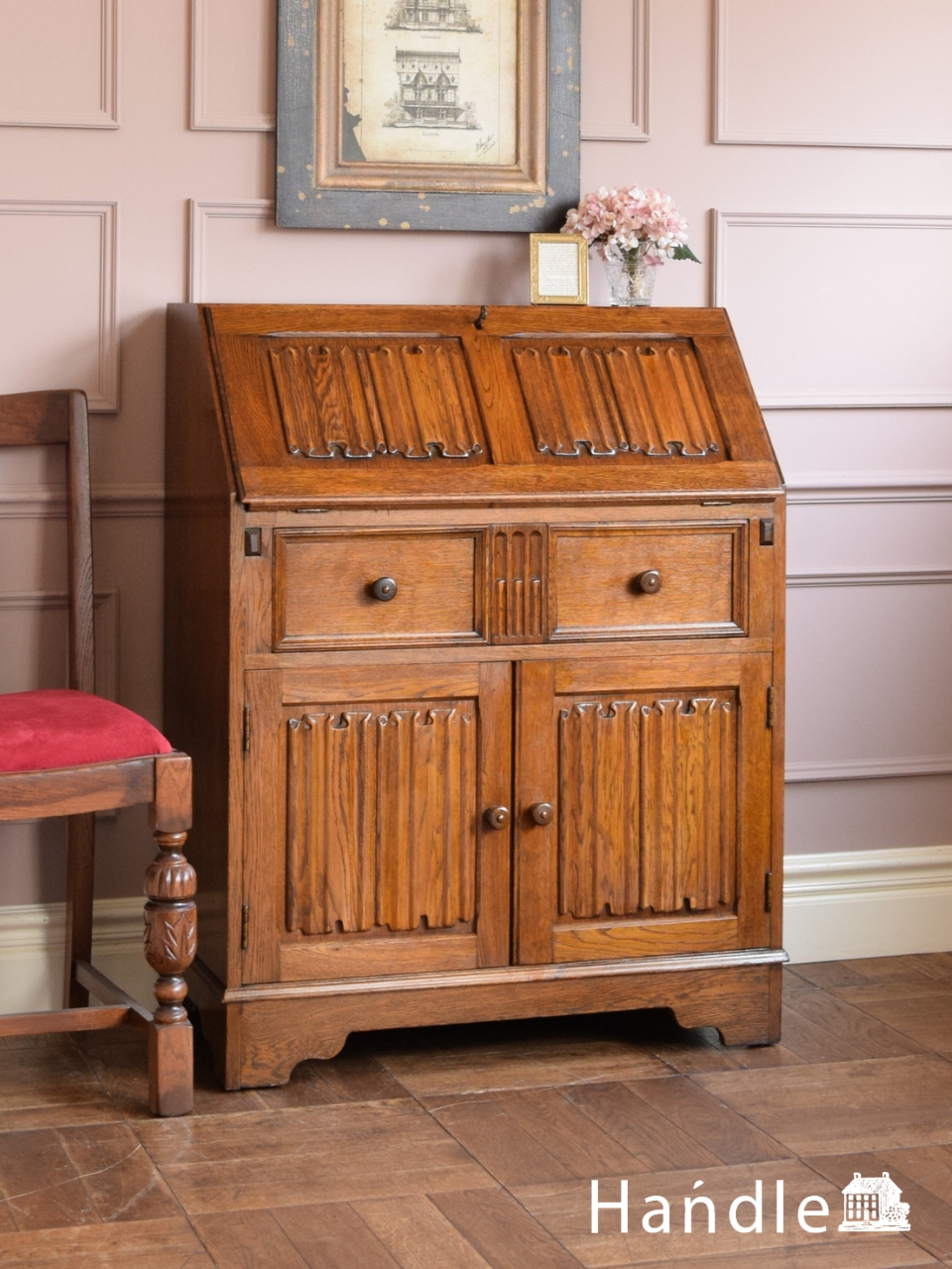 イギリスから届いたアンティークのデスク、リネンフォールドの