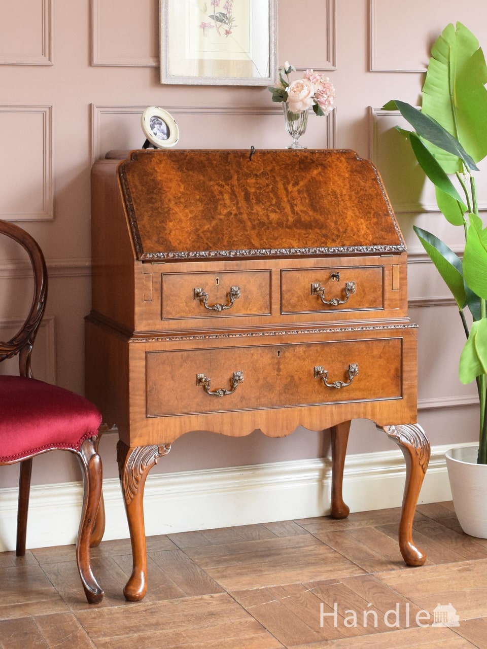 英国アンティークのおしゃれなライティングビューロー、象嵌模様が