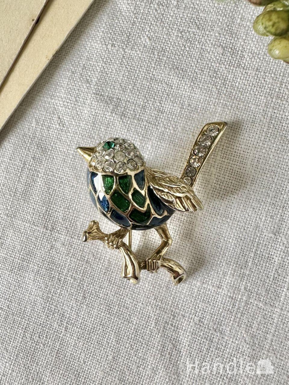 キラッキラに輝く深いグリーン色の小鳥、イギリスから届いた