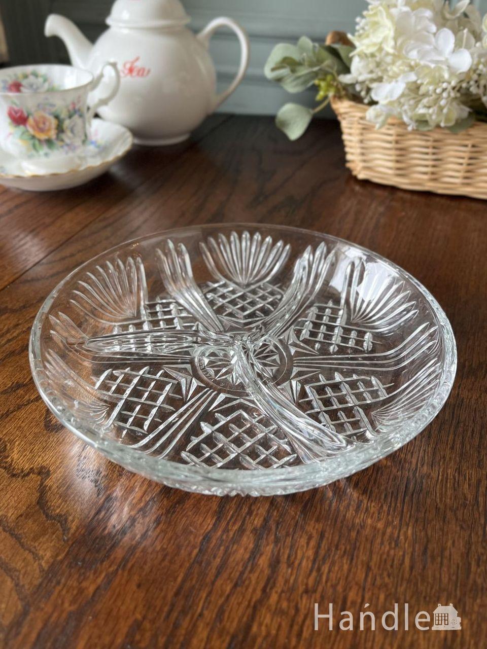 アンティークのガラス仕切り付き皿、イギリスから届いたガラスプレート