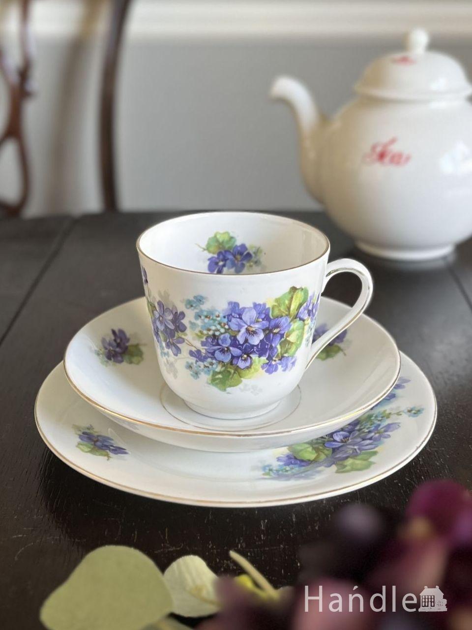 アンティークのおしゃれな陶磁器、スミレの模様のビクトリアチャイナの