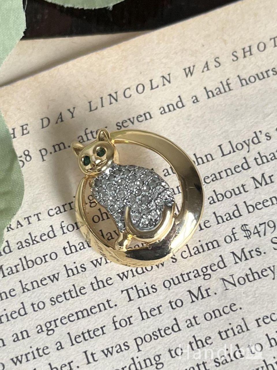英国ビンテージの可愛いアクセサリー、ネコちゃんのラインストーン