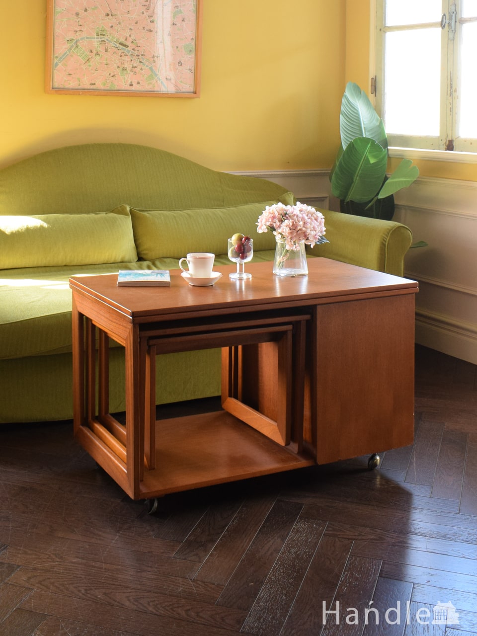 イギリスのアンティークテーブル、杢目の美しいアンティークのサイド