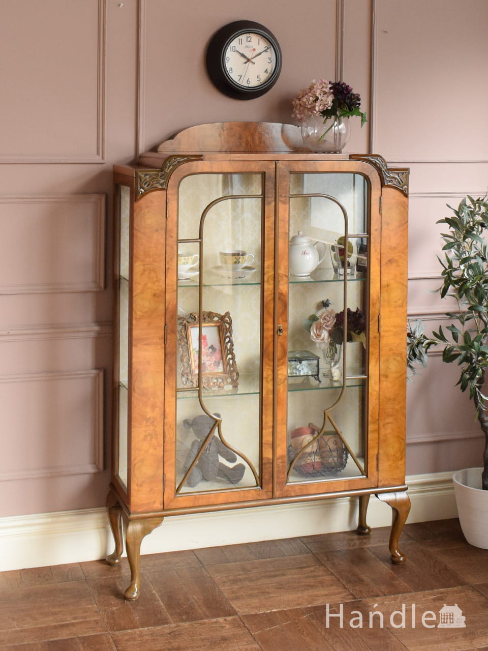 小さなアンティークの家具、フランスから届いたガラス扉のウォール