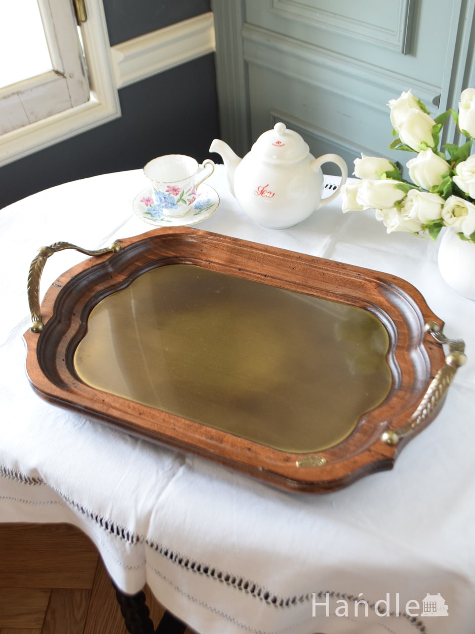 イタリアから届いたアンティーク調のトレイ、真鍮✕ポプラ材の