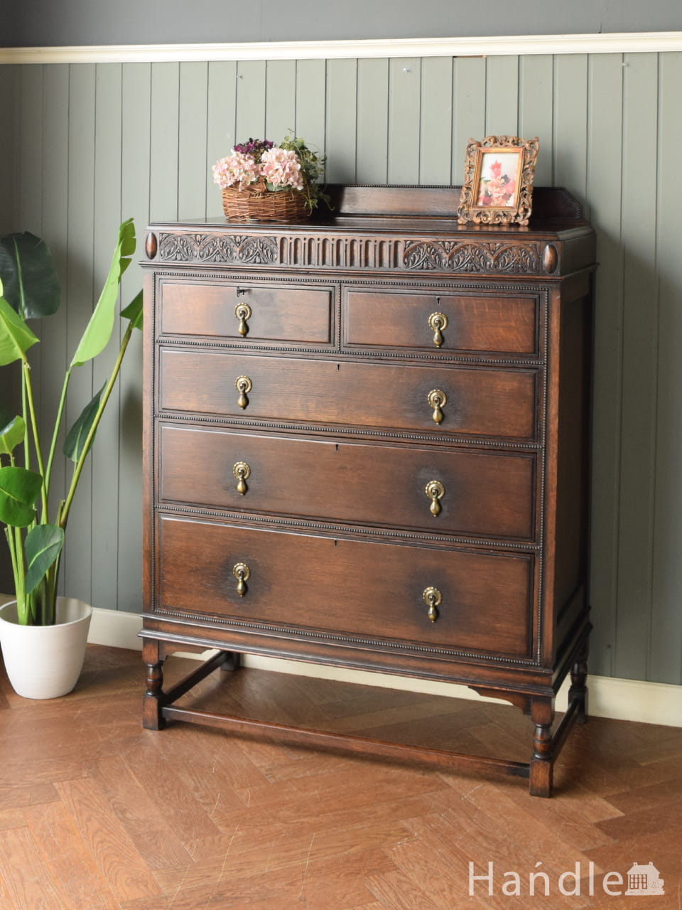 英国から届いたアンティークのチェスト、マホガニー材のチェストオン