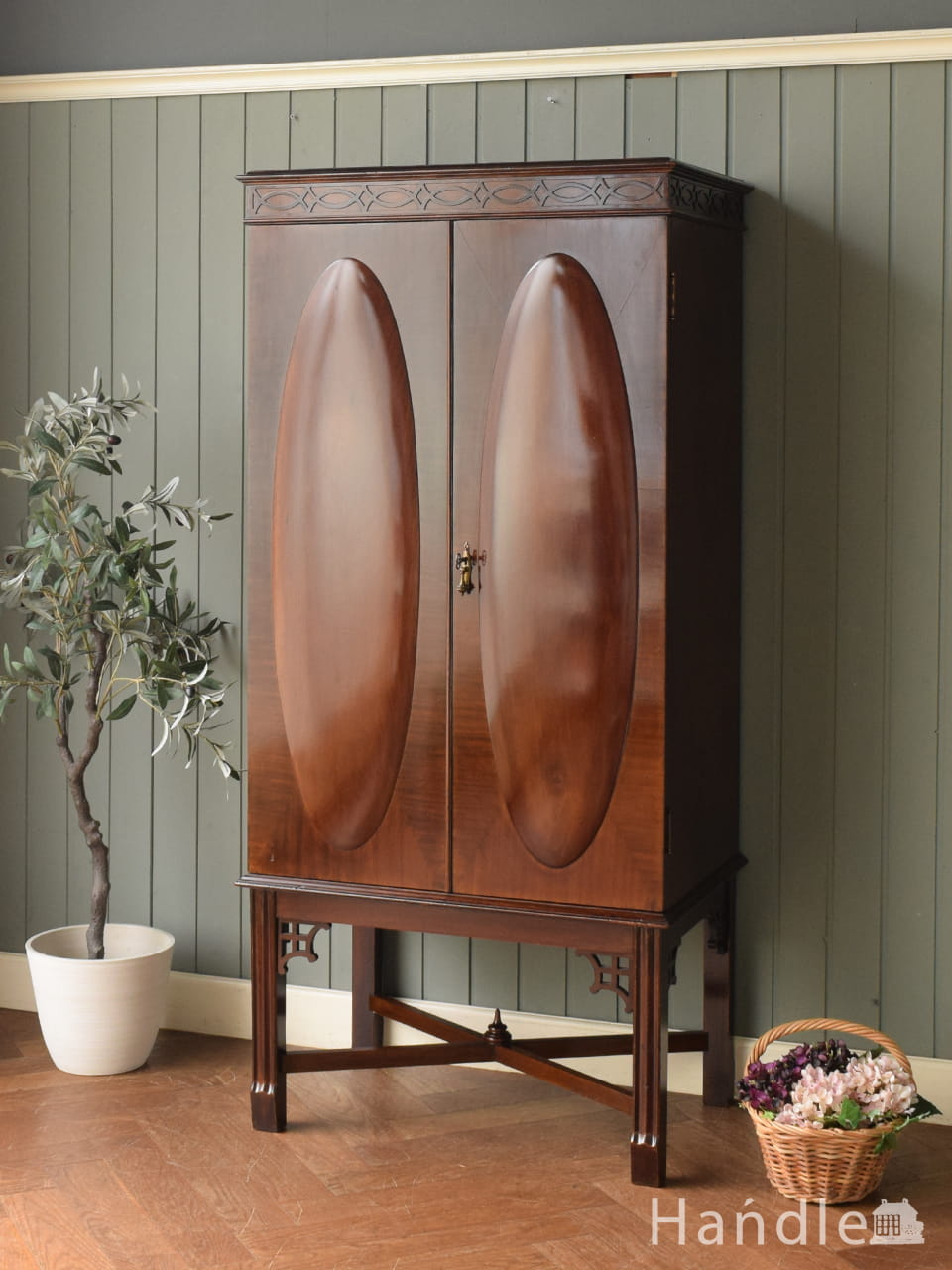 アンティークのバーカウンター、英国で見つけてきた装飾の美しい家具(q