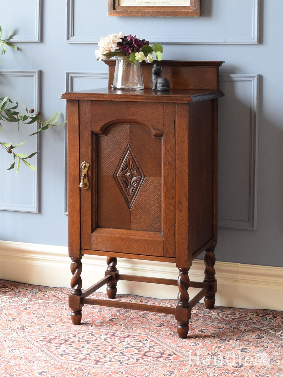 フランスのアンティーク家具、マーブル模様の大理石天板のナイト