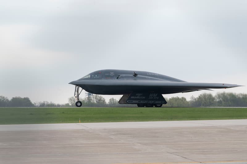 B-2スピリット：ステルス・ボンバー無尾翼の戦略爆撃機 | 写真で学ぶ