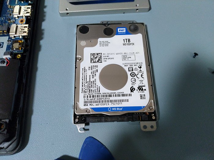 DELL inspiron 5570 をSSDに改装しました