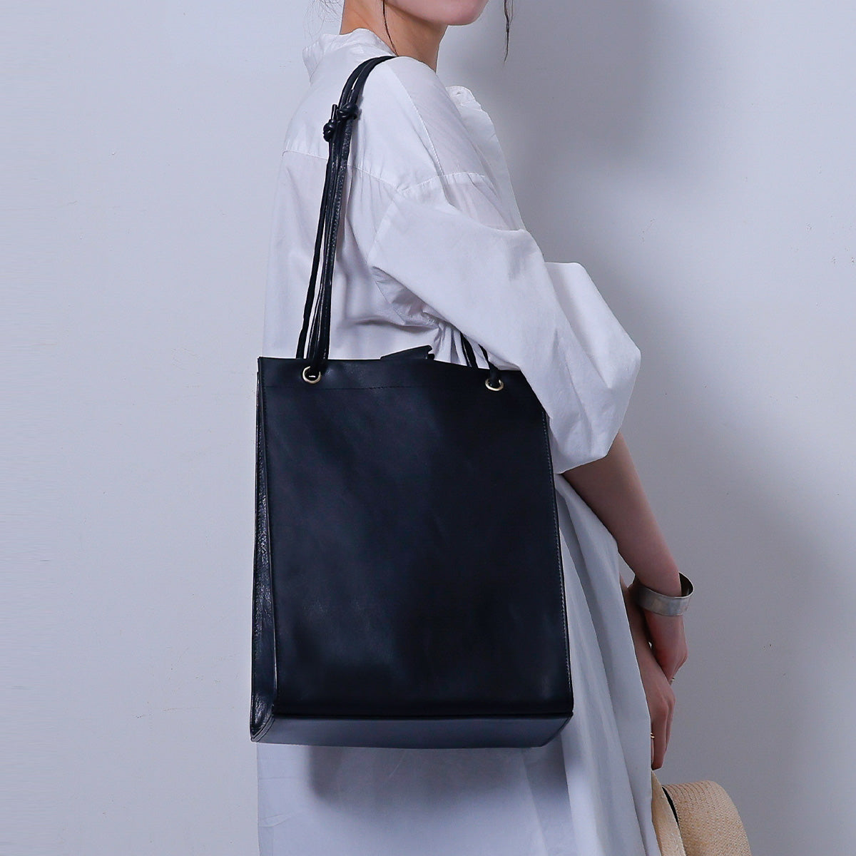 持ち手長さ調節で快適。2way縦型トートバッグ「Tatet」 – Hallelujah