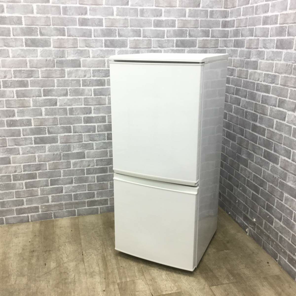 シャープ 冷蔵庫 2ドア 137L どっちもドア SJ-D14C-W 2017年製