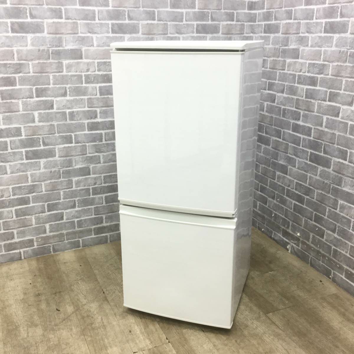 シャープ 冷蔵庫 2ドア 137L どっちもドア SJ-D14C-W 2017年製