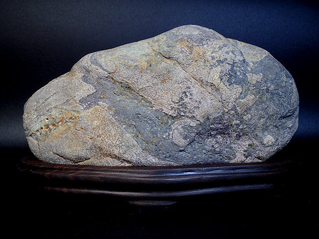 ◇天然石！瀬田川産：真黒石／龍神様：標本，鑑賞石／台座付No,100