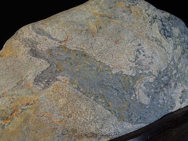 ◇天然石！瀬田川産：真黒石／龍神様：標本，鑑賞石／台座付No,100