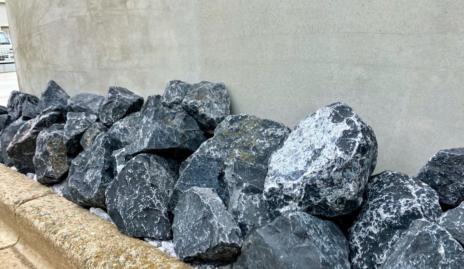 外構用語解説 【割栗石】とは？ - 株式会社グレイスガーデン