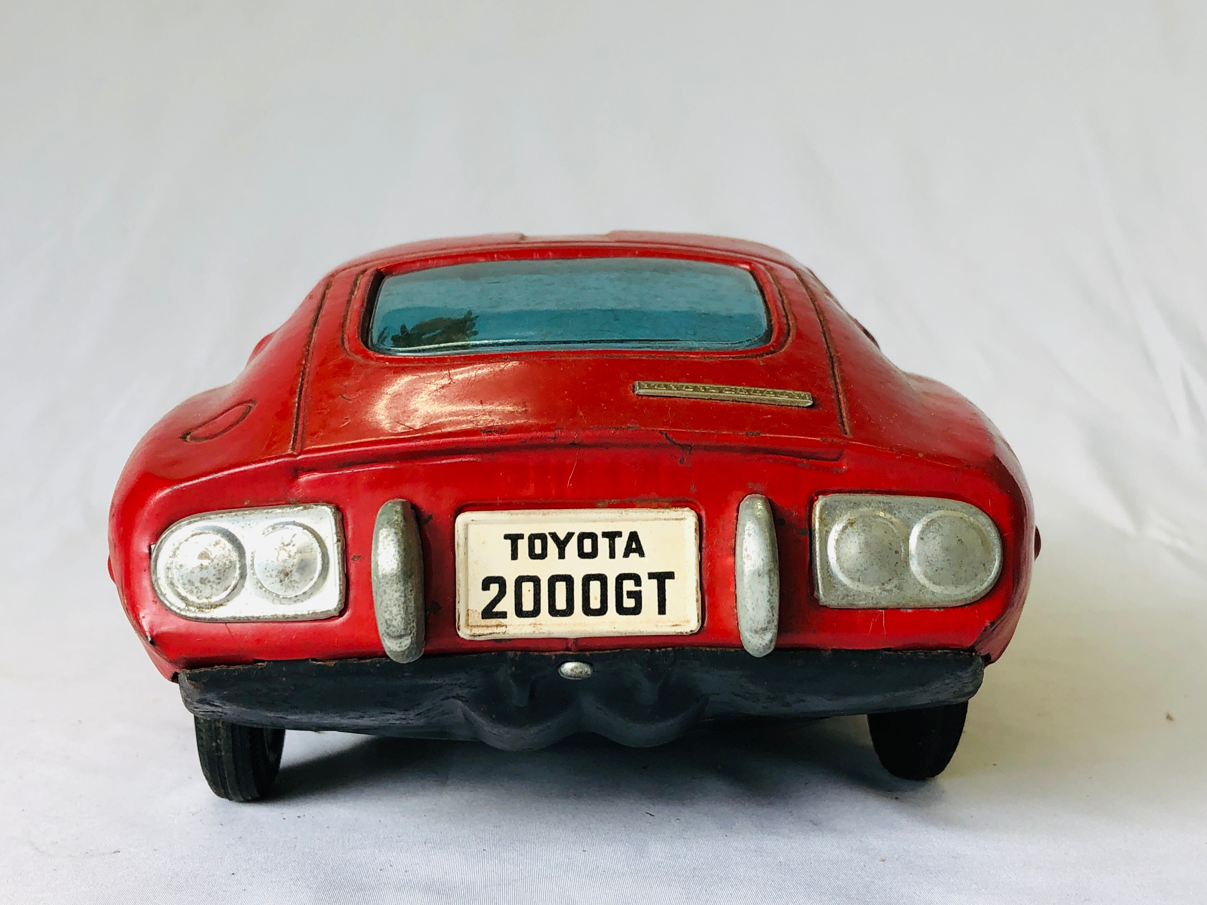 Y4934 TIN TOY Toyota 2000GT sports car Ichiko box Japan antique