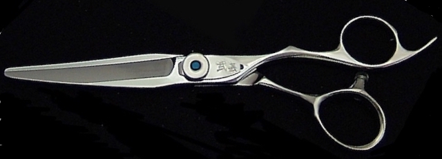 スパッと快適に切れる理美容師サロン用シザーカットバサミ操作性抜群