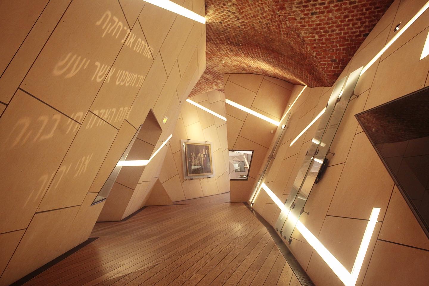 ダニエル・リベスキンドによる脱構築主義のインテリアが美しい