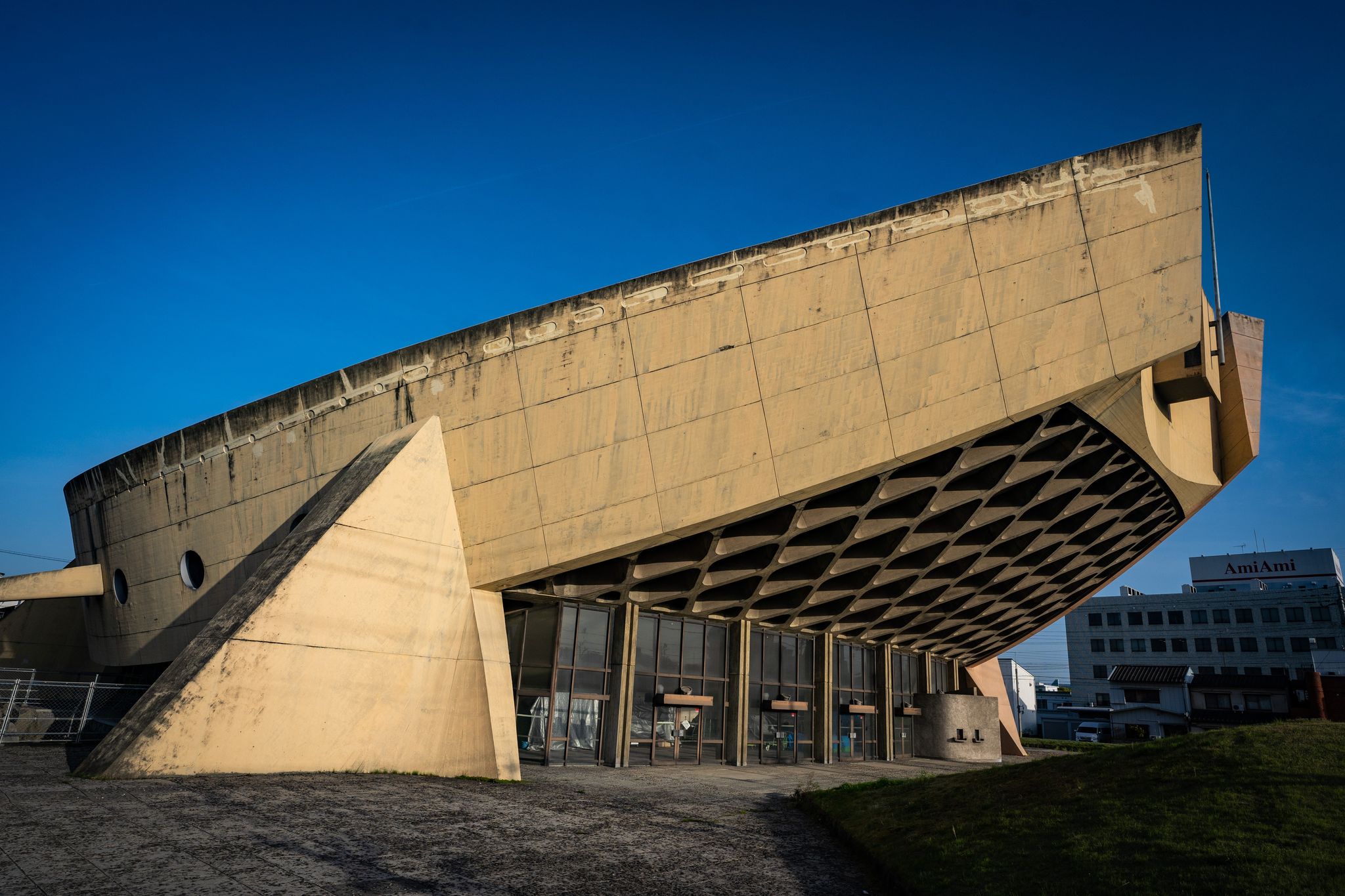船の体育館」と呼ばれる巨匠・丹下健三が手がけた旧香川県立体育館の今