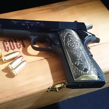 Right メタルグリップ：ランバントホースレリーフ M1911 用（ブラック