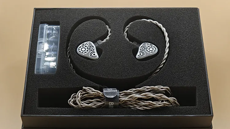 Binary Acoustics Dynaquattro Review — Headfonics