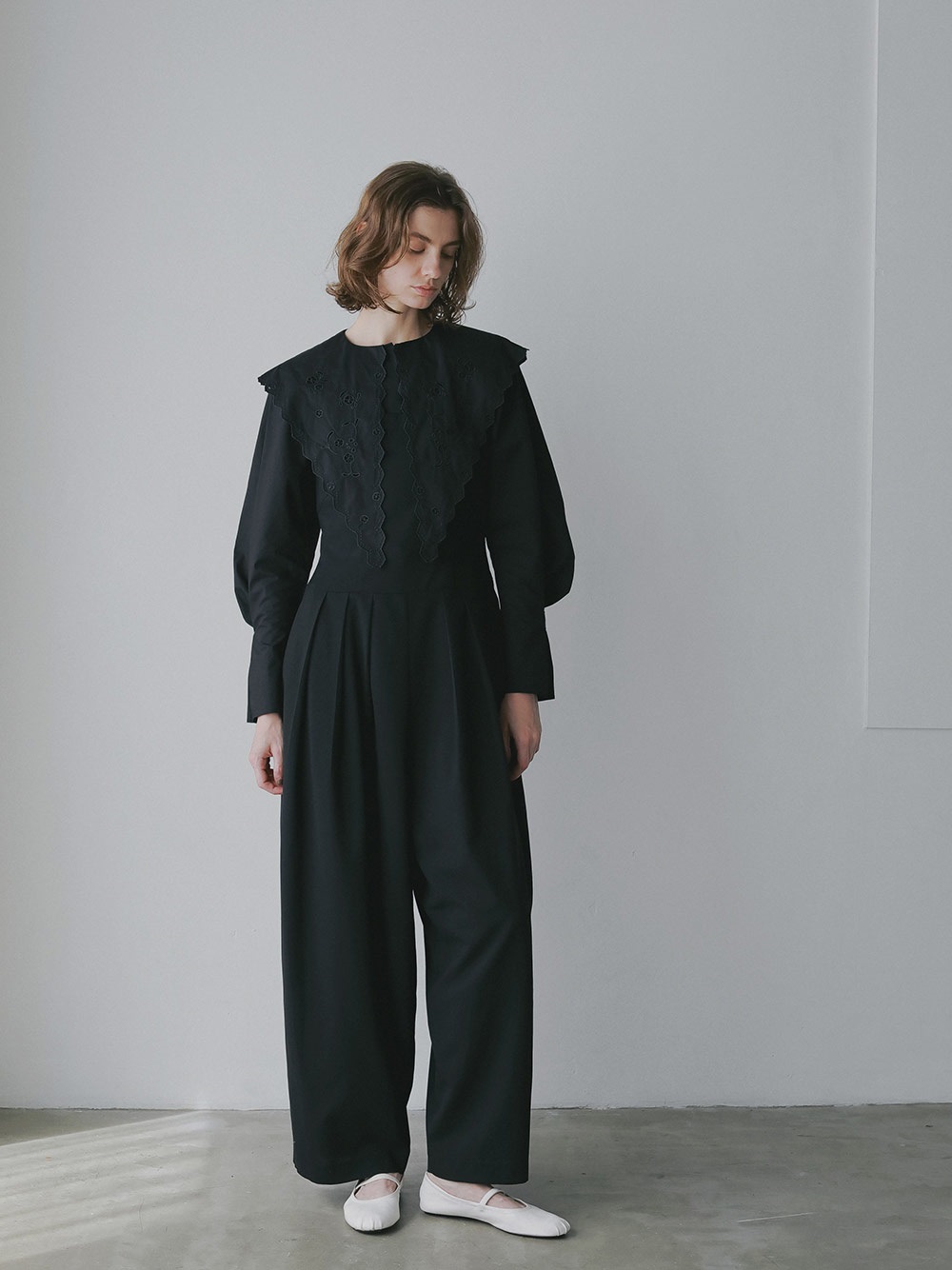 エンブロイダリーカラーブラウス | Blouse | HER. Online Store