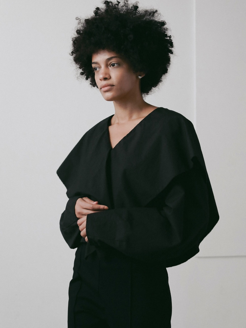 フレアカラーブラウス | Blouse | HER. Online Store