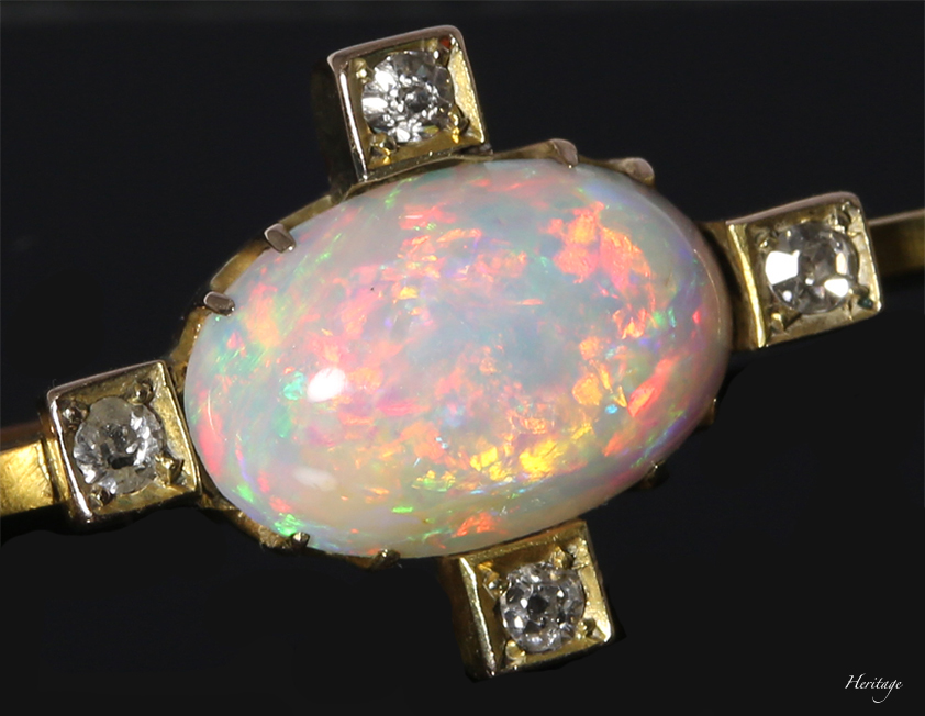 遊色が美しいオーストラリア産オパールのバーブローチ | アンティーク