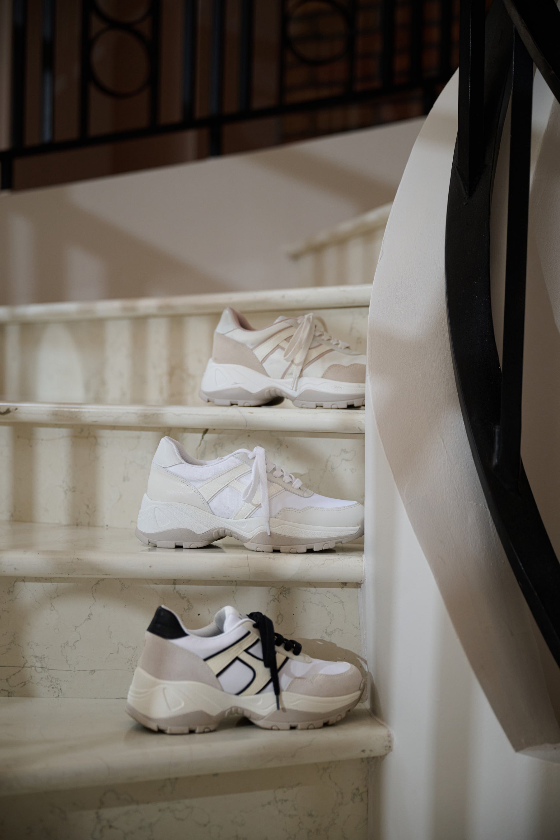 white / beige / black×white / bordeaux】Le City HLT Sneakers