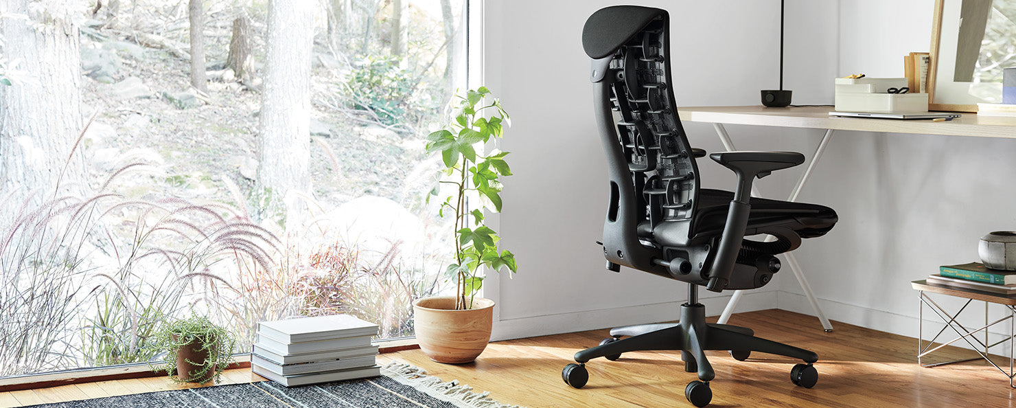 エンボディチェア - ホワイト/ポリッシュドアルミニウム | ハーマン