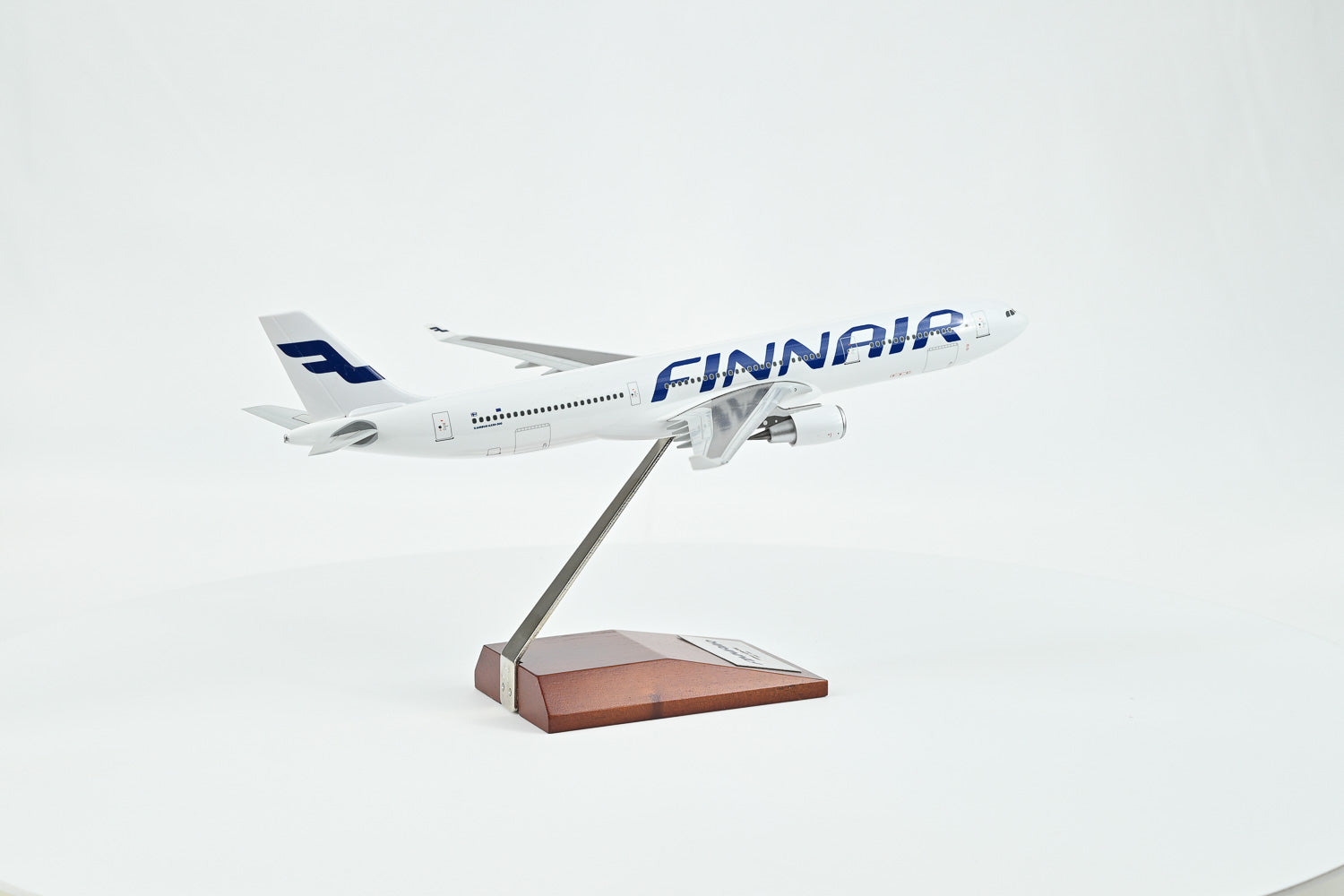 Finnair Airbus A330-300 1:200 Scale Model – HeroPlane