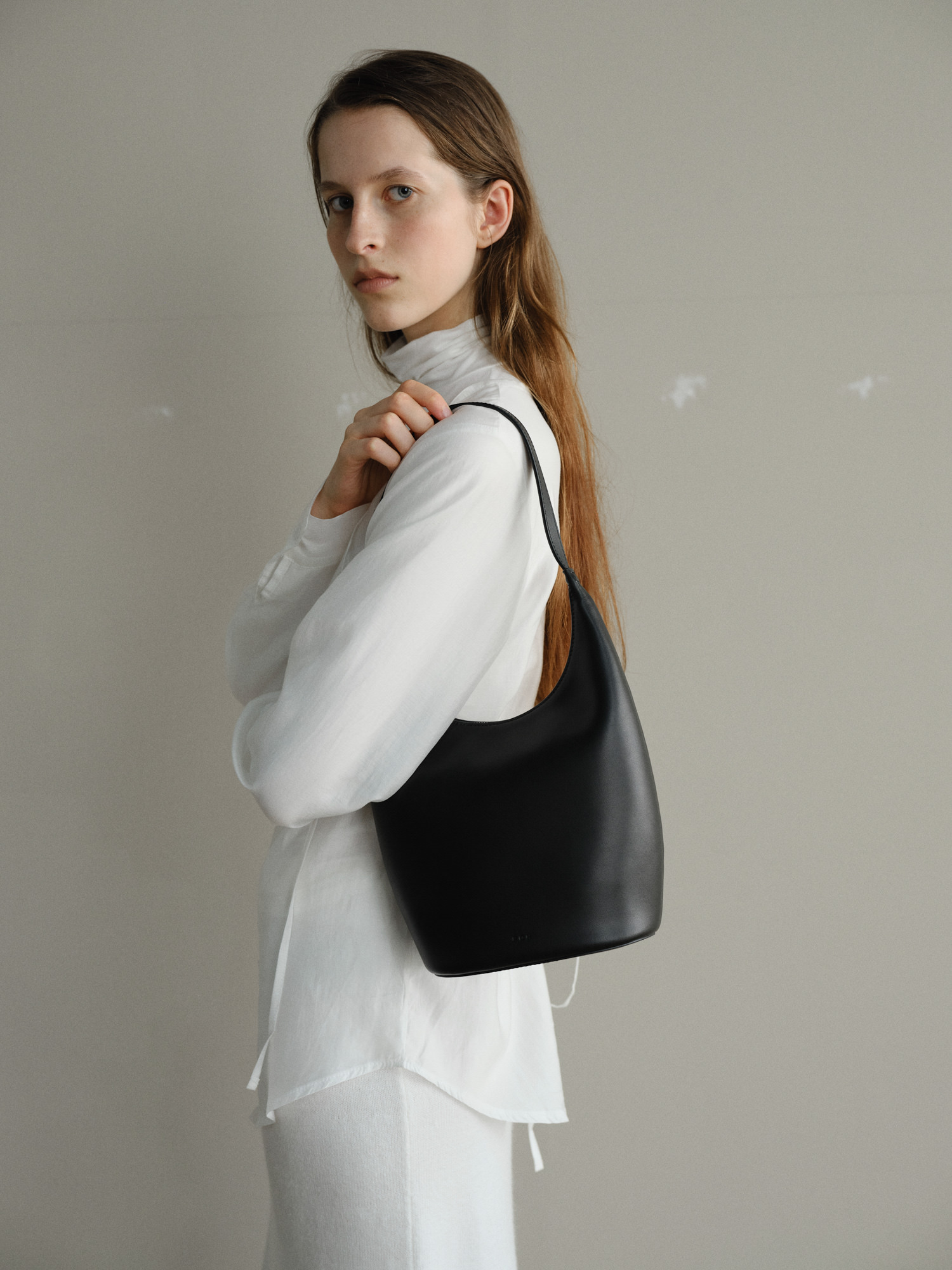ROH SEOUL STORE - Medium Around hobo bag Black - ROH SEOUL