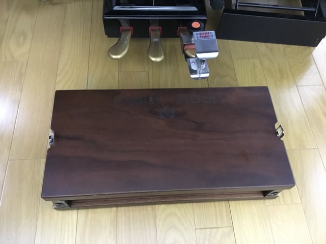 新しいペダル…リトルピアニスト – 百合ヶ丘 陽だまりピアノ教室