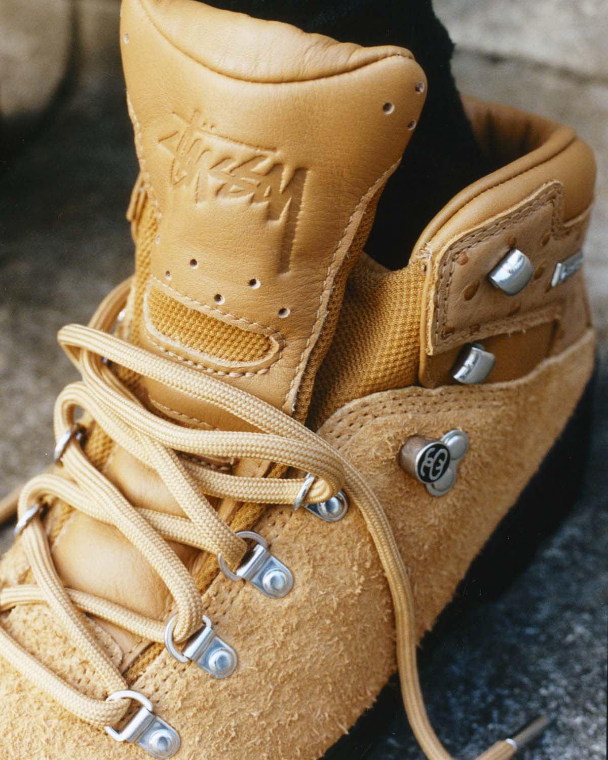 STÜSSY × Timberland、コラボシューズ「World Hiker Boot」発売