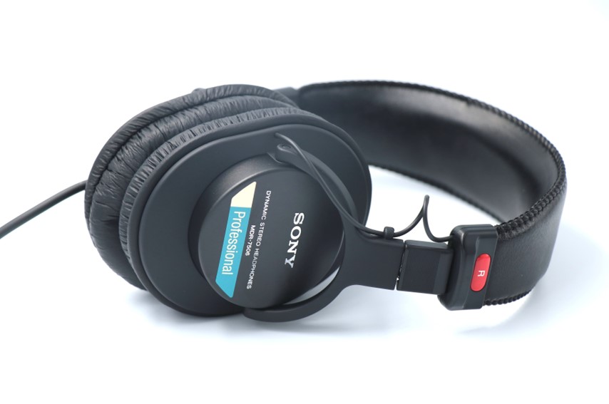 SONY MDR-7506をレビュー。世界的に有名なスタジオ用モニター