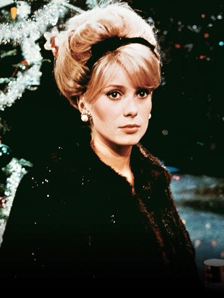 カトリーヌ・ドヌーヴの美貌をスクリーンで振り返り！