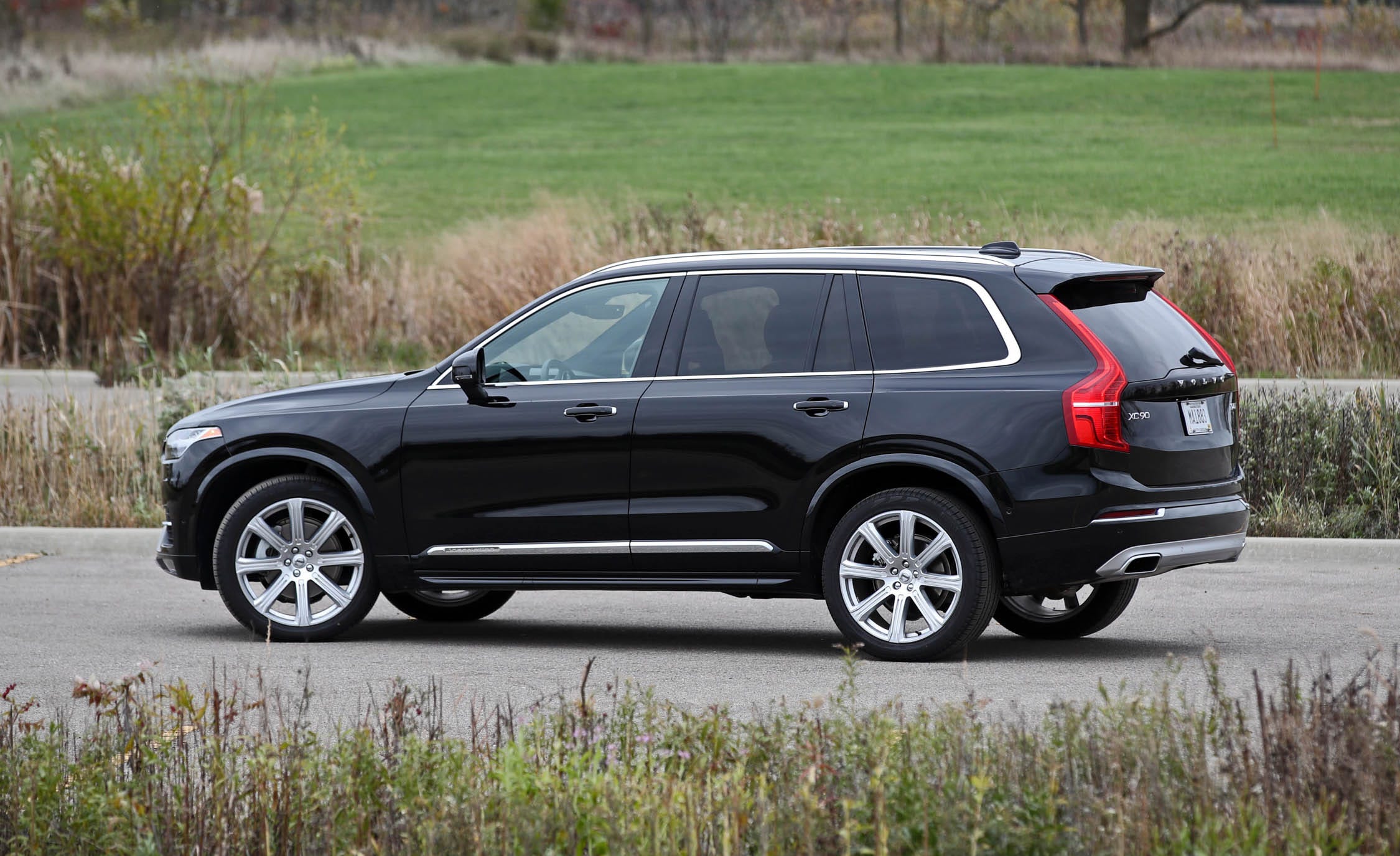 2019 Volvo XC90 Review, Pricing, and Specs
