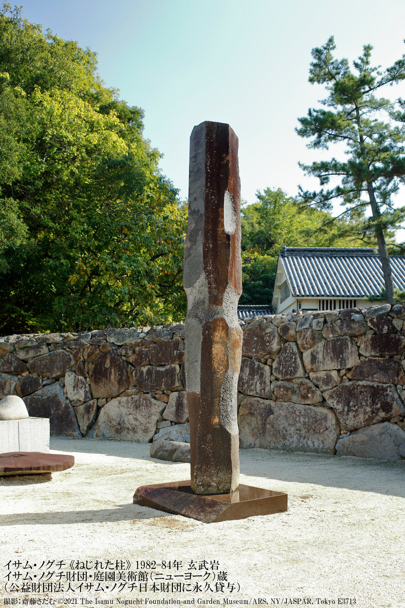 20世紀を代表する彫刻家、イサム・ノグチの話題の展覧会をいち早く