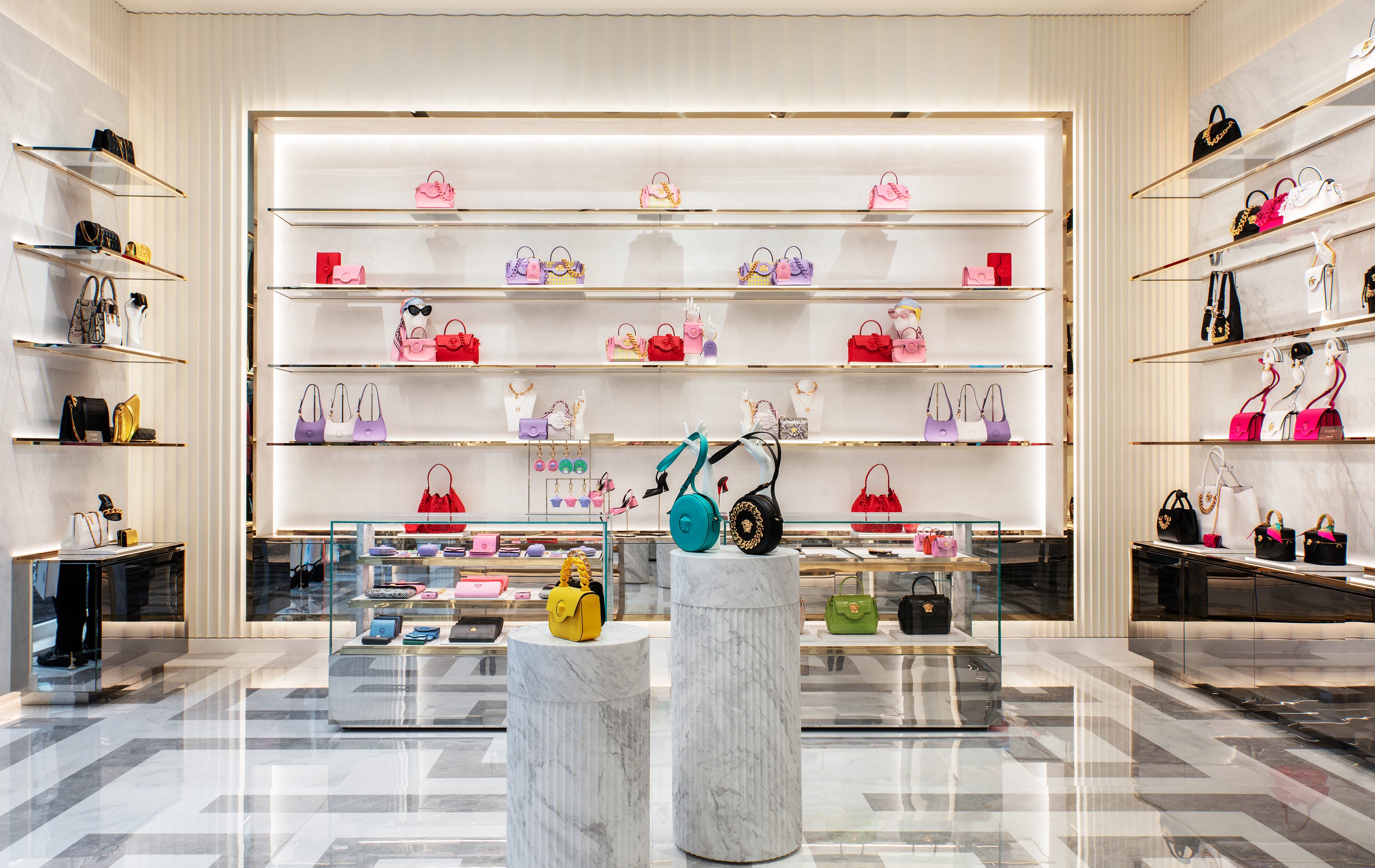 山田優＆コムドットが魅力を体験！ ヴェルサーチェ 銀座並木店が