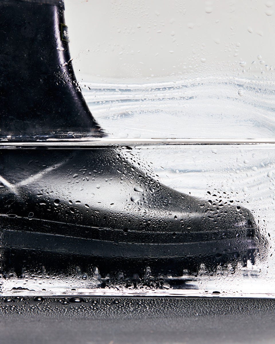 サカイの新作ラバーブーツは街でもアウトドアでも活躍、価格は4万円台