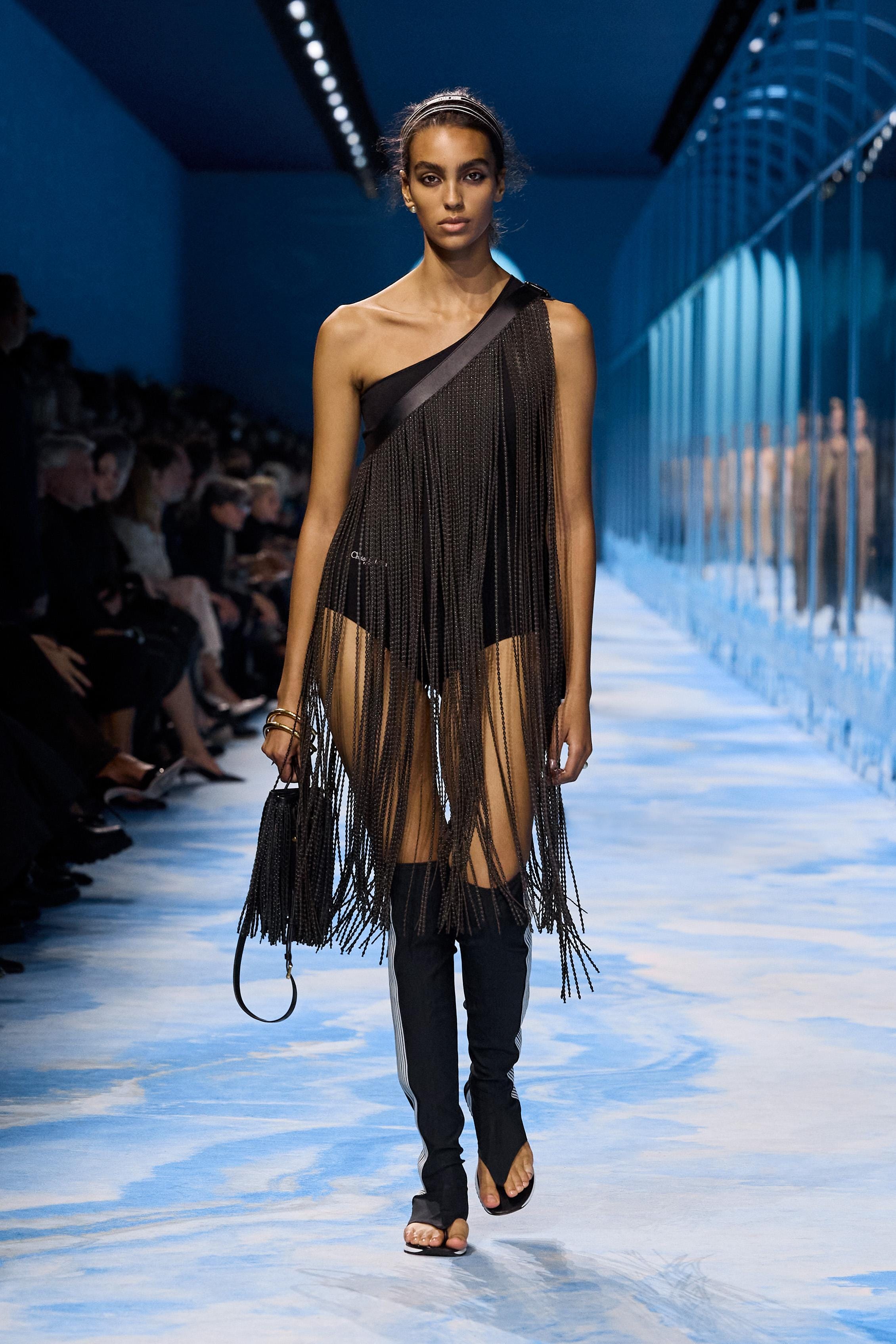 描くのは現代の勇敢な女戦士。ディオールの2025年春夏ウィメンズ