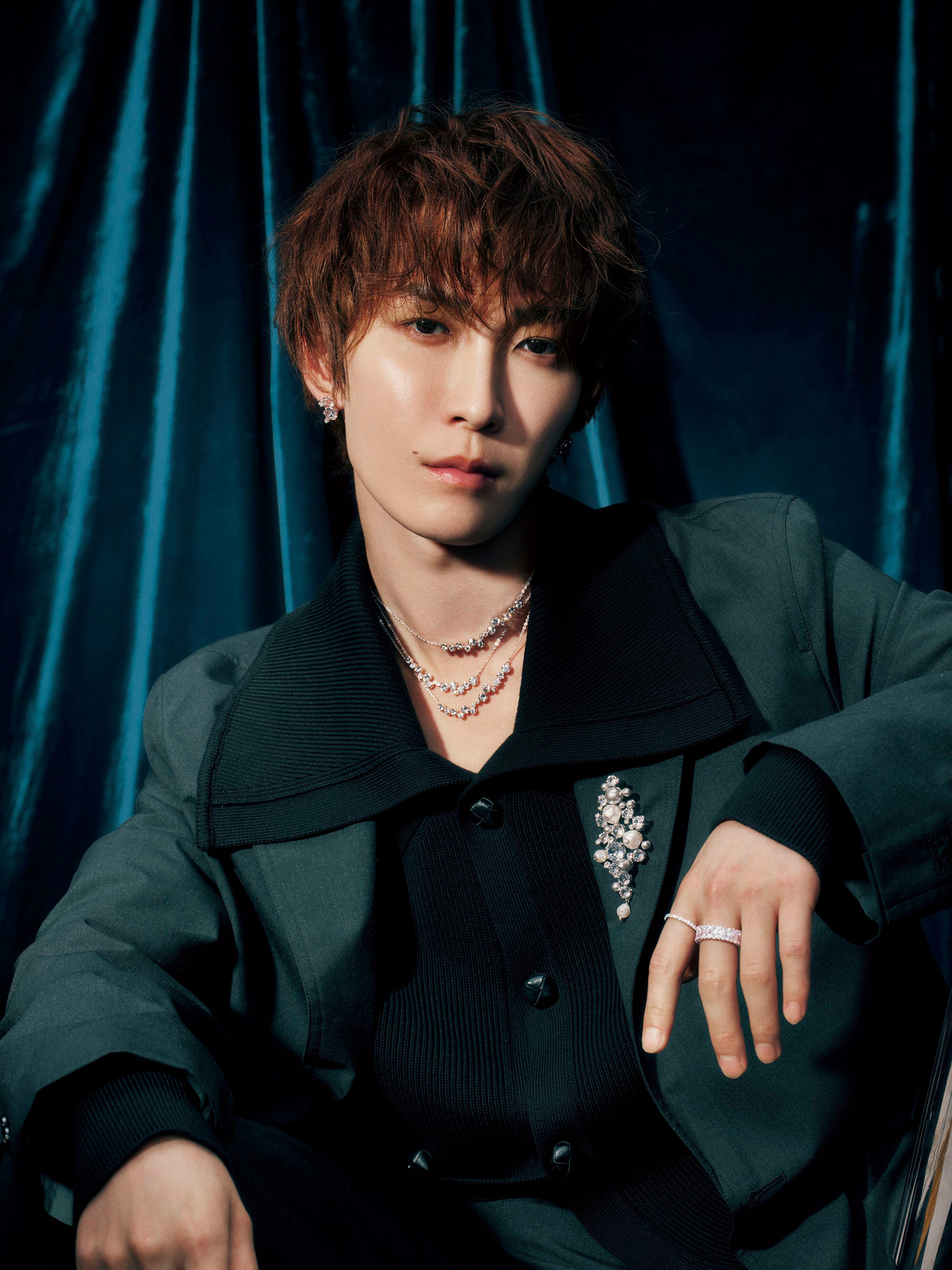 渡辺翔太、「スワロフスキー」とシックな輝きを放って