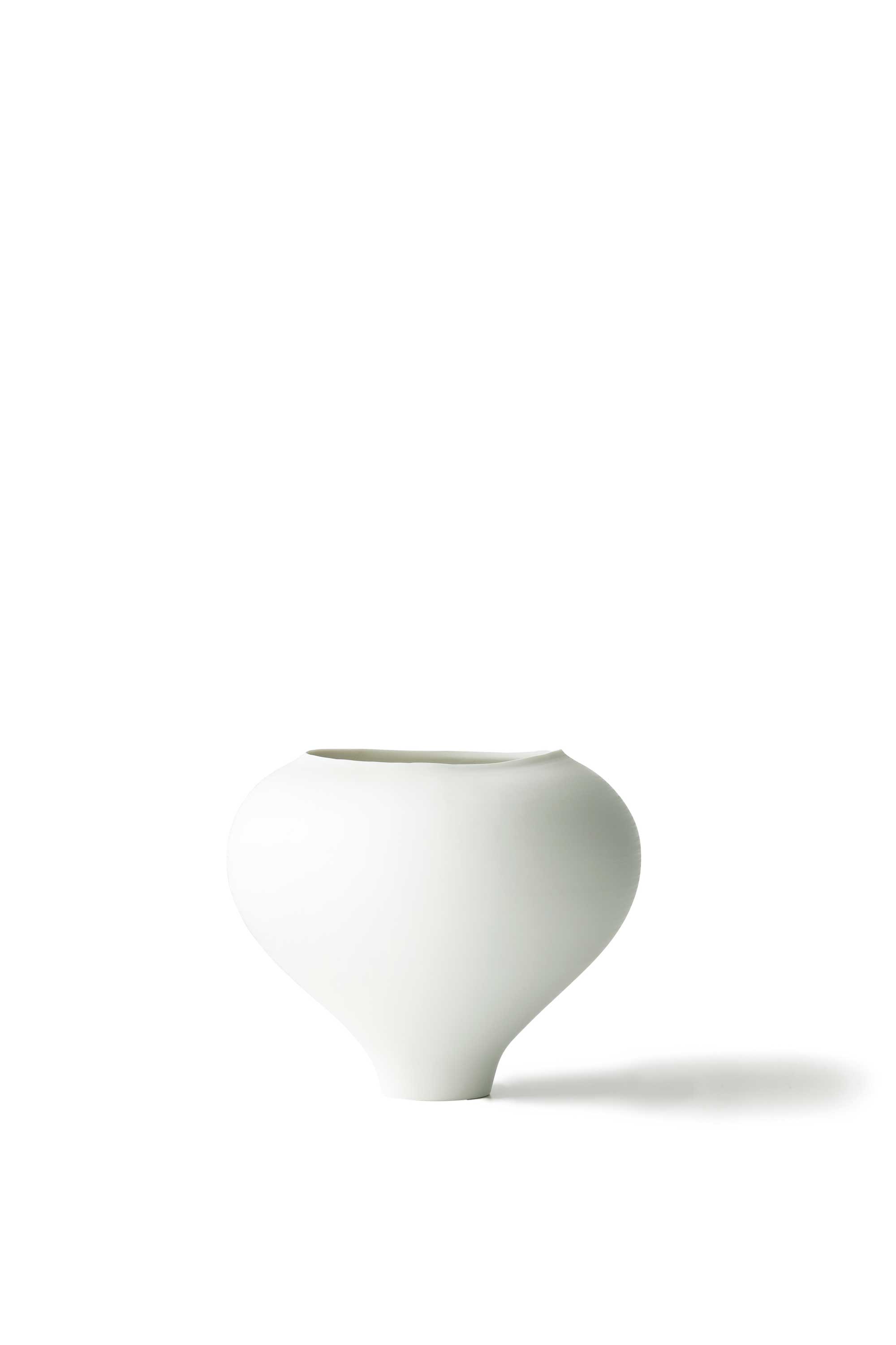 165蔵出しさすがたち吉 大皿一枚 白磁の如く輝き手ひねりの温もり